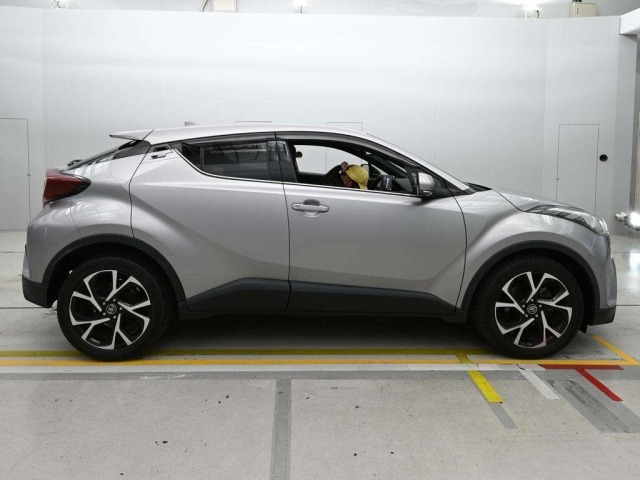 Toyota C-HR 2019 8049368-3