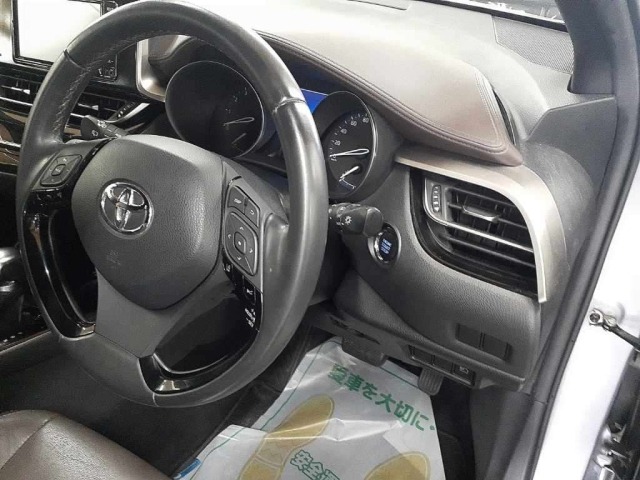 Toyota C-HR 2019 8049368-9
