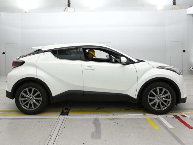 Toyota C-HR 2017 8049369-3