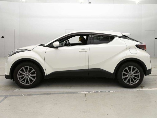 Toyota C-HR 2017 8049369-4