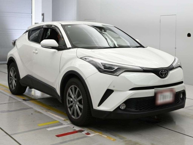 Toyota C-HR 2017 8049369-5