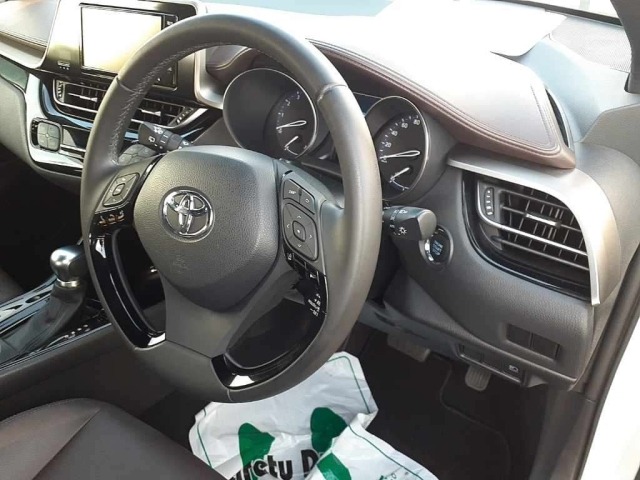 Toyota C-HR 2017 8049369-9