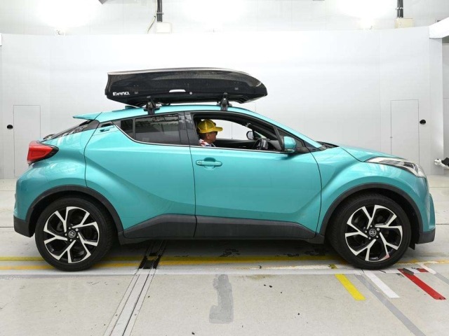 Toyota C-HR 2017 8049370-3