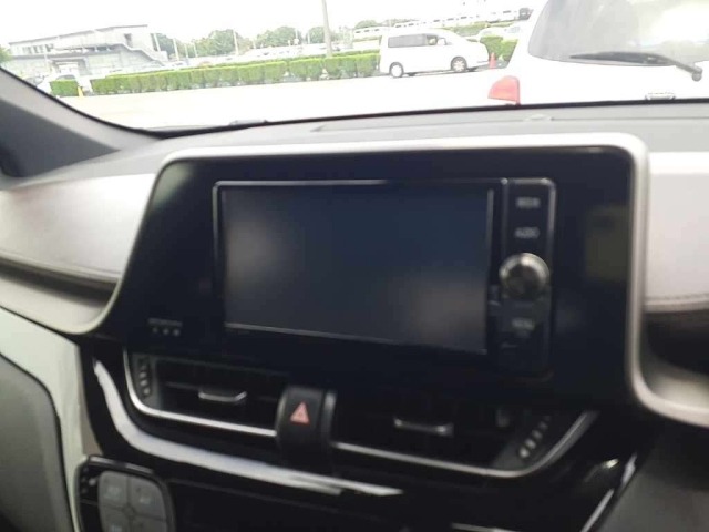 Toyota C-HR 2017 8049371-12
