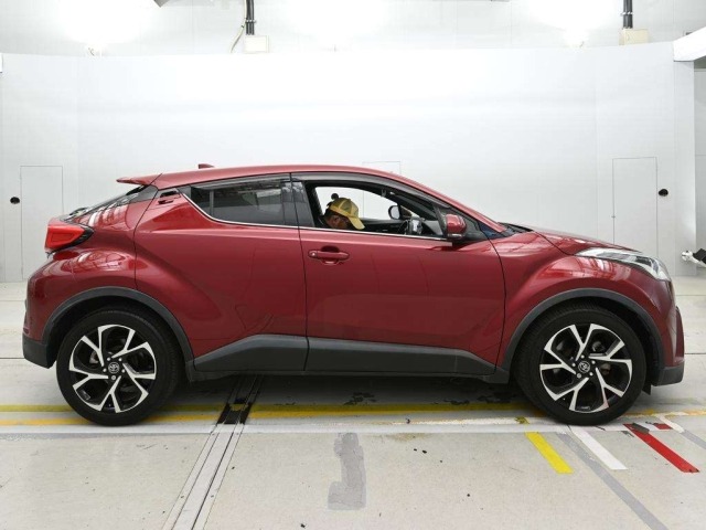 Toyota C-HR 2017 8049371-3