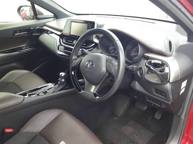 Toyota C-HR 2017 8049371-9