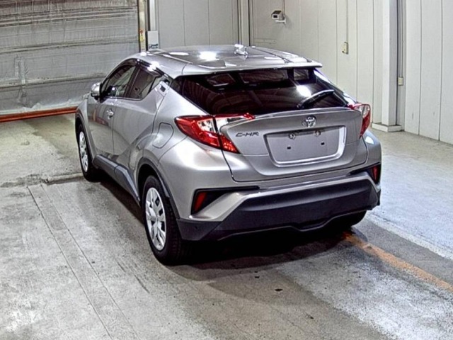 Toyota C-HR 2017 8049372-1