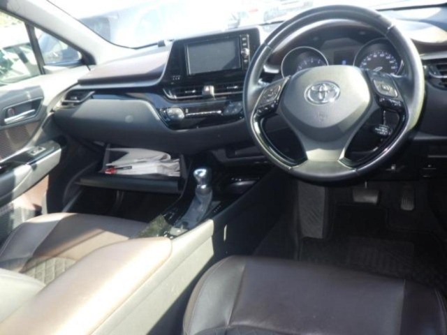 Toyota C-HR 2017 8049372-3