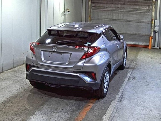 Toyota C-HR 2017 8049372-5