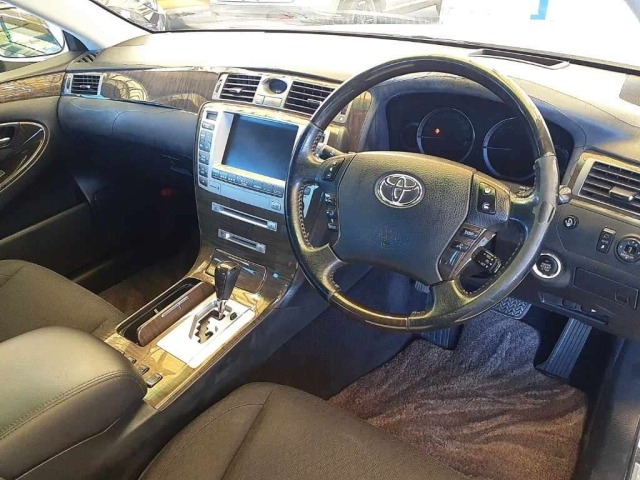 Toyota CROWN MAJESTA 2006 8049930-7