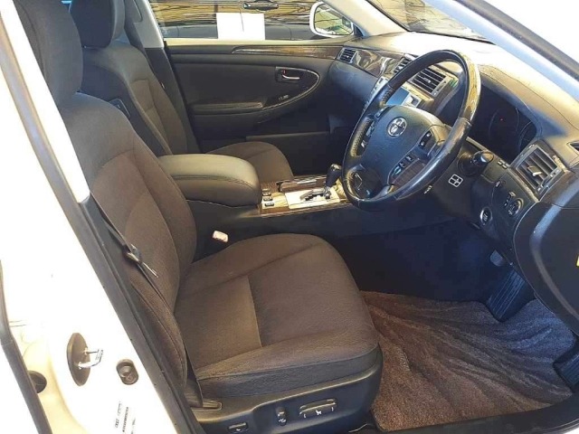 Toyota CROWN MAJESTA 2006 8049930-8