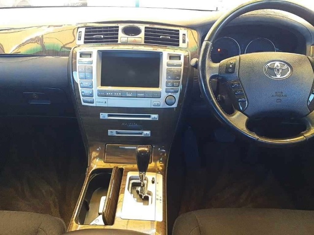 Toyota CROWN MAJESTA 2006 8049930-9