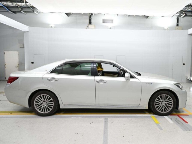 Toyota CROWN MAJESTA 2017 8049935-3