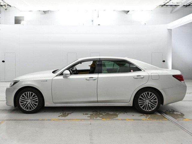 Toyota CROWN MAJESTA 2017 8049935-4