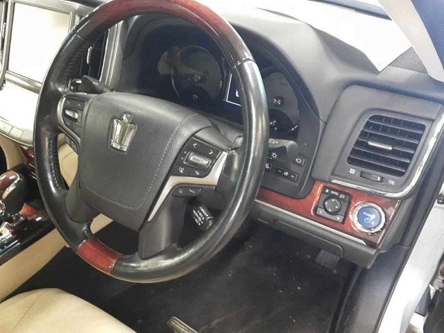 Toyota CROWN MAJESTA 2017 8049935-9