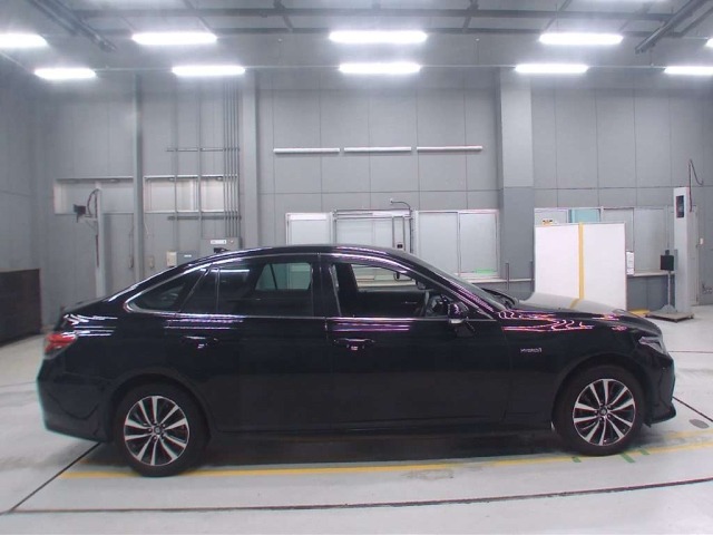 Toyota CROWN 2018 8048963-3