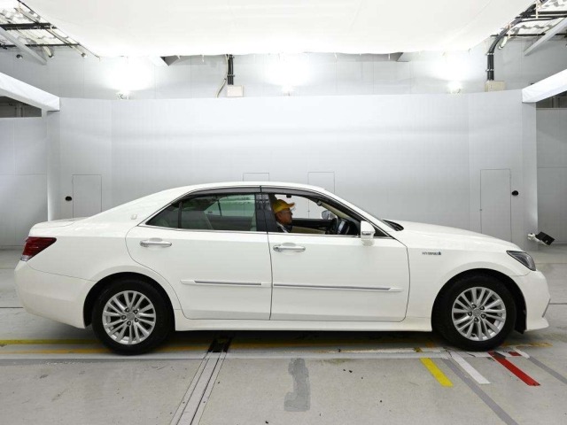 Toyota CROWN 2016 8048974-3