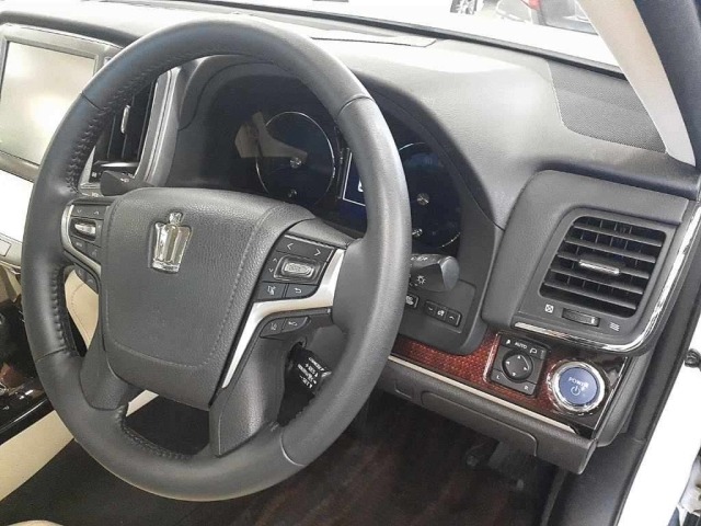 Toyota CROWN 2016 8048974-9