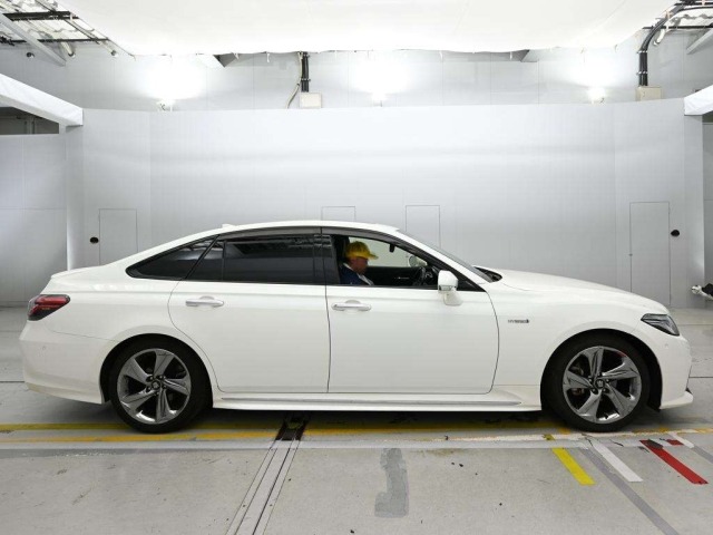 Toyota CROWN 2018 8048976-3