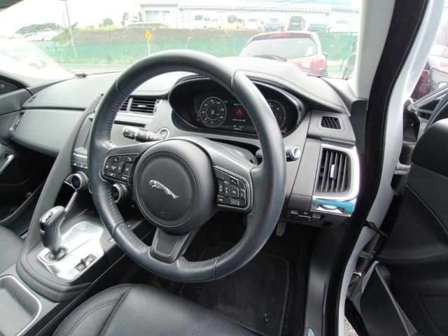 Jaguar E-PACE 2019 8049181-9