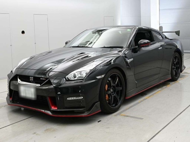 Nissan GT-R 2018 8048131-0