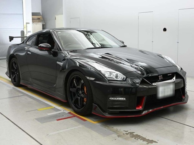 Nissan GT-R 2018 8048131-5
