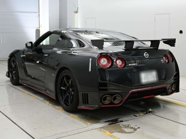 Nissan GT-R 2018 8048131-6