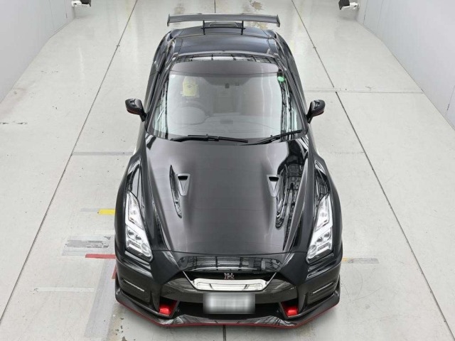 Nissan GT-R 2018 8048131-7
