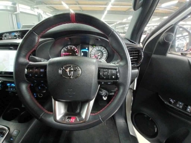 Toyota HILUX 2022 8051016-9