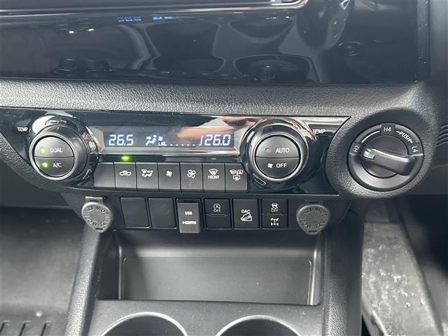 Toyota HILUX 2022 8051135-6