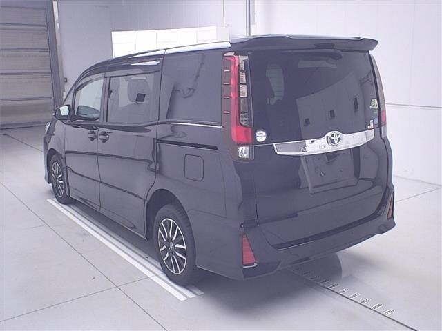 Toyota NOAH 2015 8048919-1