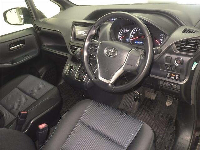 Toyota NOAH 2015 8048919-3