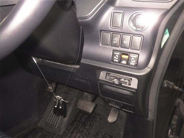Toyota NOAH 2015 8048919-8