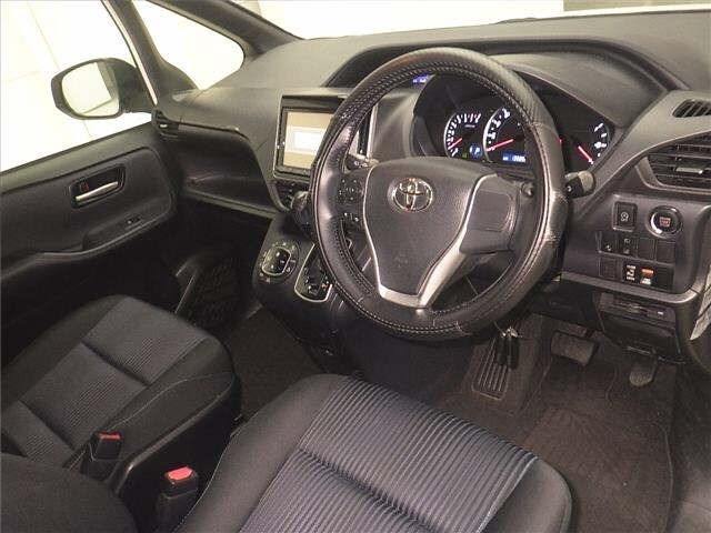 Toyota NOAH 2016 8048921-3