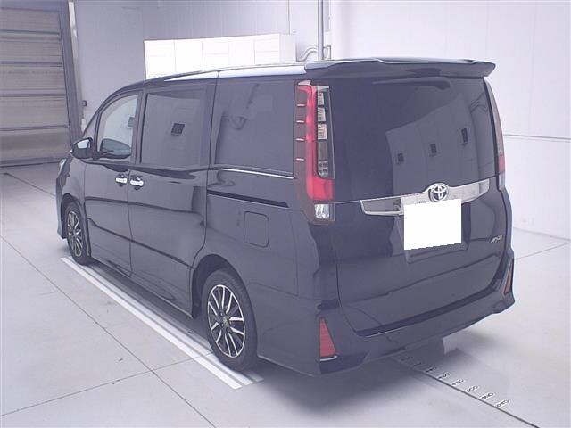 Toyota NOAH 2017 8048922-1
