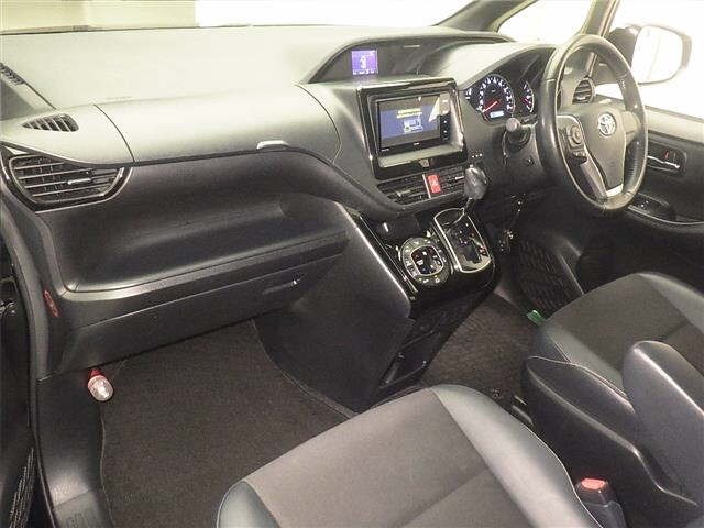 Toyota NOAH 2017 8048922-4