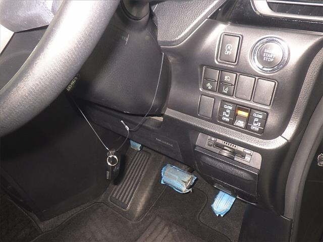 Toyota NOAH 2017 8048922-8