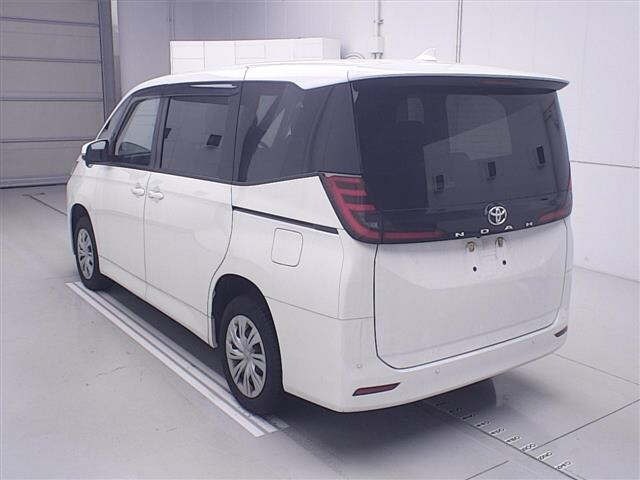 Toyota NOAH 2023 8048924-1