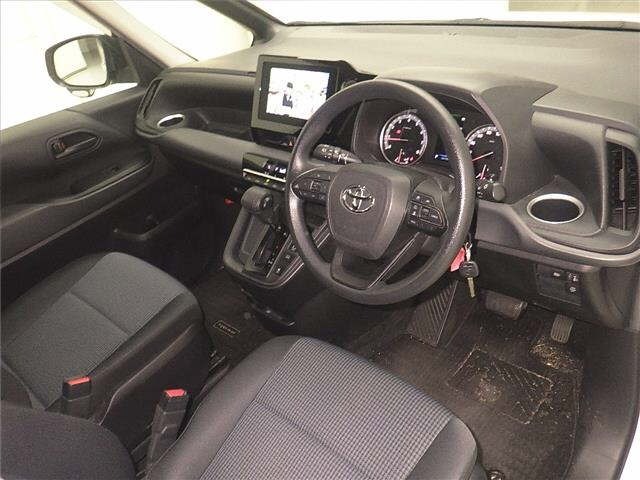 Toyota NOAH 2023 8048924-3