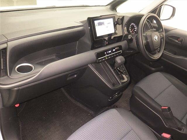 Toyota NOAH 2023 8048924-4