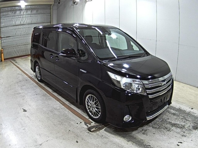 Toyota NOAH 2016 8048926-0