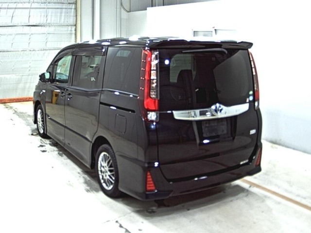 Toyota NOAH 2016 8048926-1
