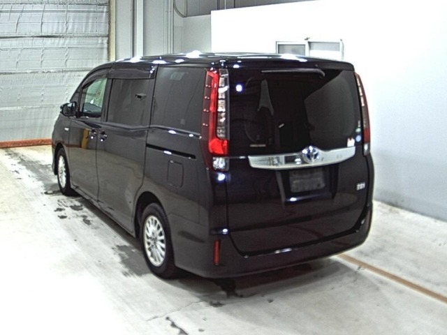 Toyota NOAH 2015 8048927-1
