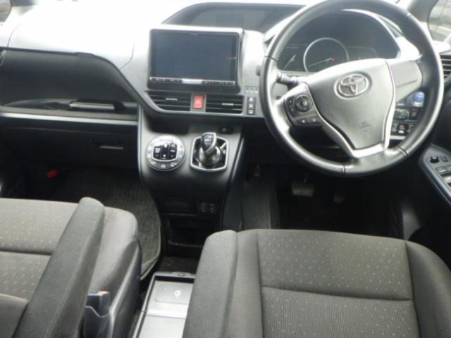 Toyota NOAH 2015 8048927-3