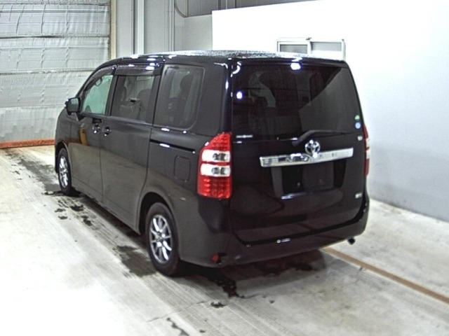 Toyota NOAH 2013 8048928-1