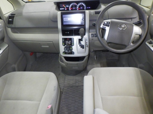 Toyota NOAH 2013 8048928-3