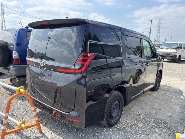 Toyota NOAH 2023 8048932-1
