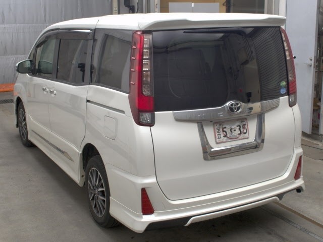 Toyota NOAH 2016 8048947-1
