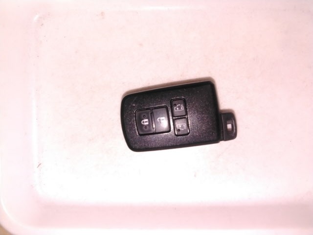 Toyota NOAH 2016 8048947-10
