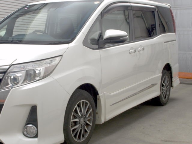 Toyota NOAH 2016 8048947-4
